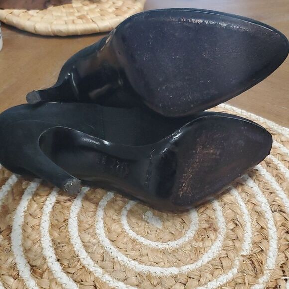 Via Spiga Luxe Suede Black Ankle Booties, Size 6 - Picture 7 of 13